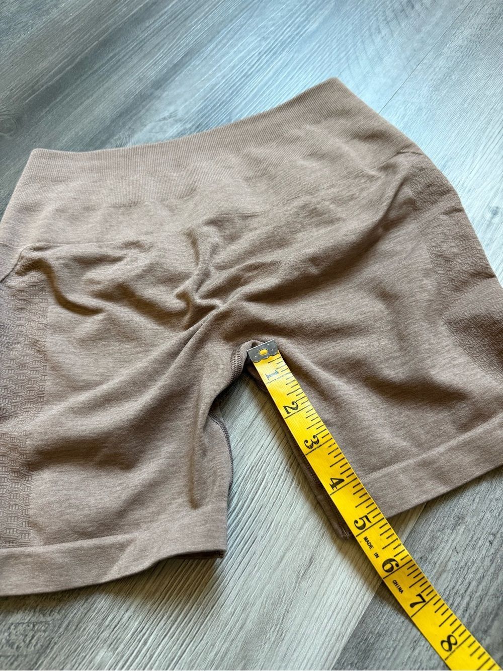 Alphalete Amplify Contour Short 5” High Rise Sand NEW Medium - Picture 11 of 12